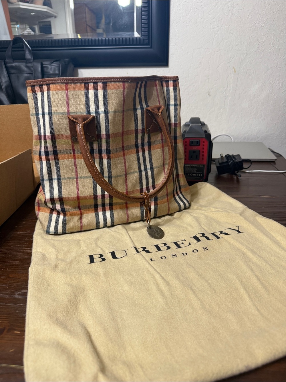 Women’s Burberry Nova Vintage Tote and dust bag great condition